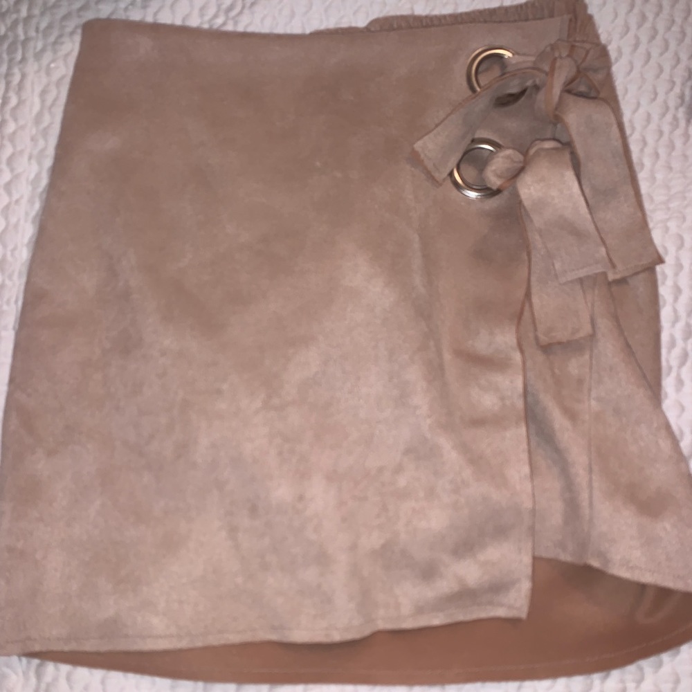Skirt. Worn twice! Great condition!